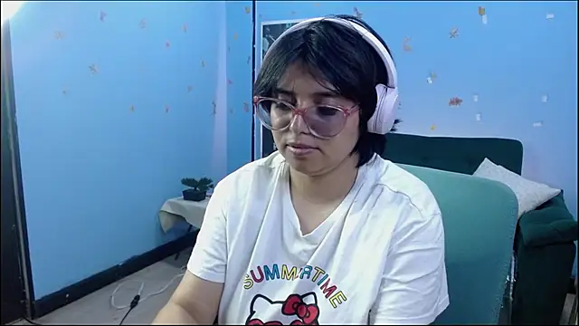 Snapshot of X_CHERRY_XX chatting on June 2026 01:34:02 AM X CHERRY XX online show from June 2026 01:34:02 AM