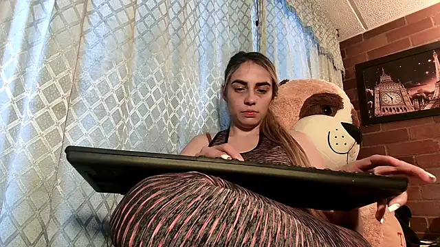 ValeriaLacrozee online show from September 2025 07:14:02 PM