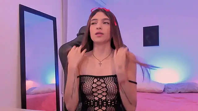 sofiarouge online show from November 2025 08:07:02 PM