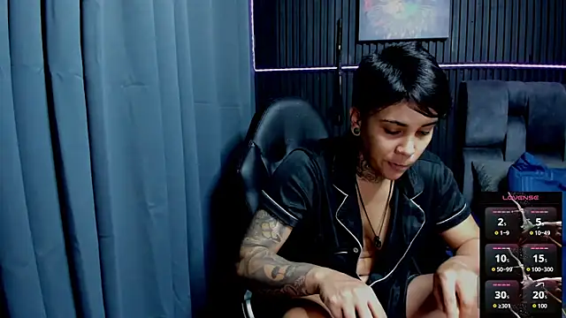 ZhoeStrong online show from November 2025 10:44:02 PM