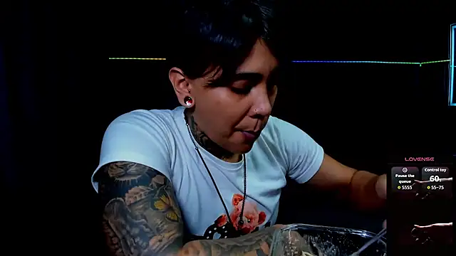 ZhoeStrong online show from November 2025 10:01:02 PM