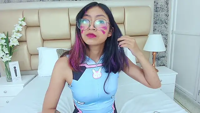 Yommi Winx online show from December 2024 07:52:02 PM