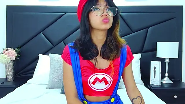 Yommi Winx online show from December 2024 03:04:02 AM