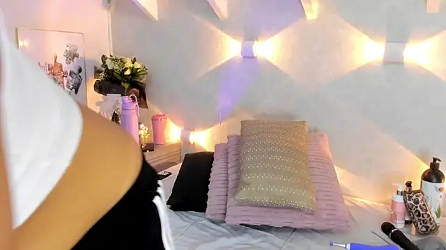 Martina Miiller online show from April 2026 01:19:01 PM