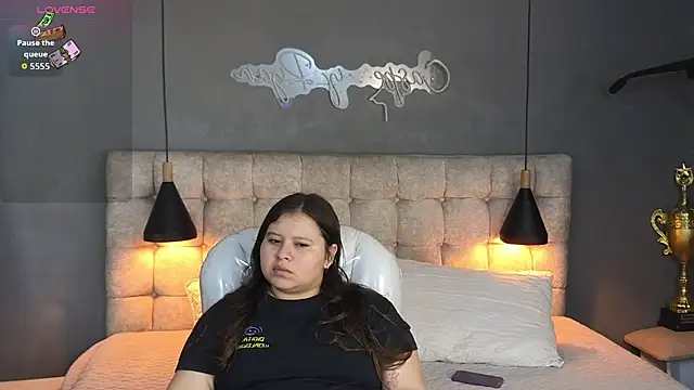 Snapshot of Laia_and_Aloby chatting on September 2025 10:24:02 PM Laia and Aloby online show from September 2025 10:24:02 PM