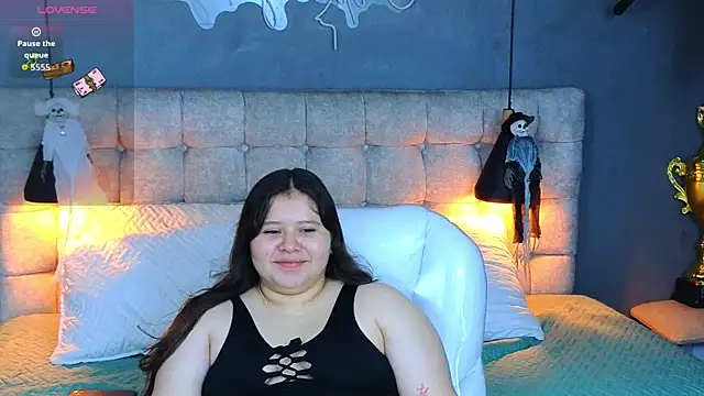 Snapshot of Laia_and_Aloby chatting on October 2025 10:20:02 PM Laia and Aloby online show from October 2025 10:20:02 PM