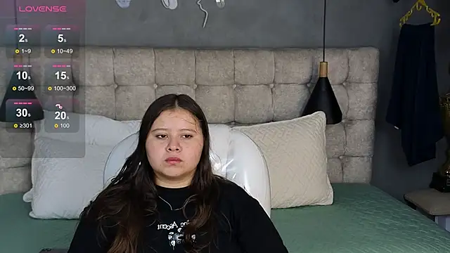 Laia and Aloby online show from November 2025 10:32:02 PM