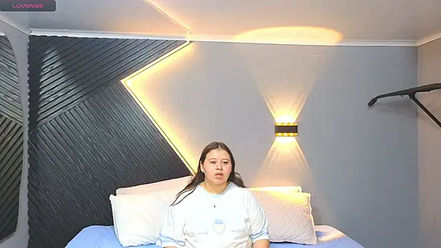 Laia and Aloby online show from February 2026 10:11:01 PM