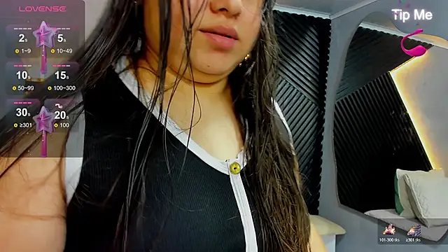 Snapshot of Laia_and_Aloby chatting on July 2026 11:22:01 PM Laia and Aloby online show from July 2026 11:22:01 PM
