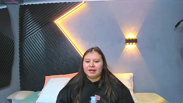 Snapshot of Laia_and_Aloby chatting on July 2026 11:10:02 PM Laia and Aloby online show from July 2026 11:10:02 PM