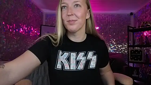 lucyallen4201 online show from January 2026 12:10:02 PM