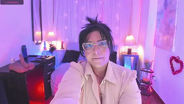 Snapshot of Venus_R0se chatting on May 2026 09:09:01 PM Venus R0se online show from May 2026 09:09:01 PM