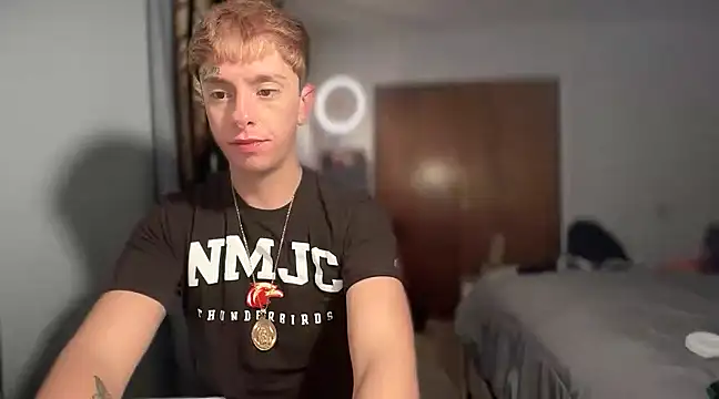 Snapshot of twentywithafelonyy chatting on December 2024 06:42:02 AM twentywithafelonyy online show from December 2024 06:42:02 AM