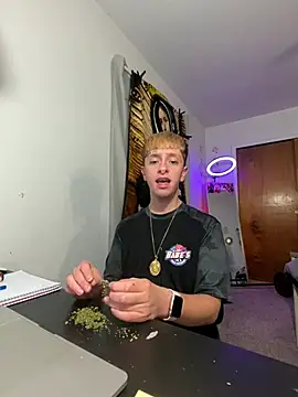 Snapshot of twentywithafelonyy chatting on December 2024 02:57:02 AM twentywithafelonyy online show from December 2024 02:57:02 AM