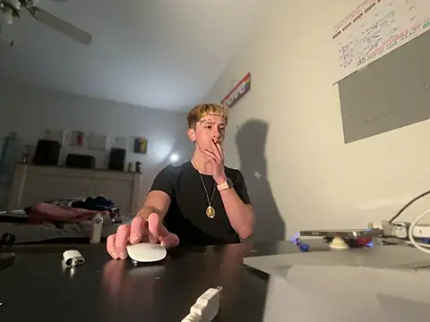 Snapshot of twentywithafelonyy chatting on January 2025 05:45:02 AM twentywithafelonyy online show from January 2025 05:45:02 AM