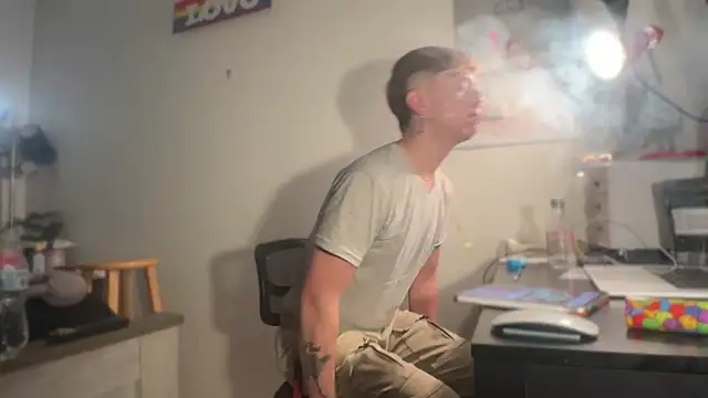 Snapshot of twentywithafelonyy chatting on February 2025 07:13:01 AM twentywithafelonyy online show from February 2025 07:13:01 AM