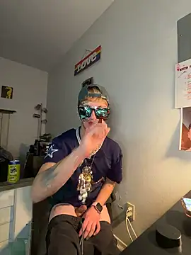 Snapshot of twentywithafelonyy chatting on March 2025 12:56:02 PM twentywithafelonyy online show from March 2025 12:56:02 PM