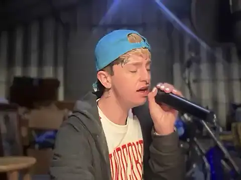 Snapshot of twentywithafelonyy chatting on March 2025 09:03:02 AM twentywithafelonyy online show from March 2025 09:03:02 AM