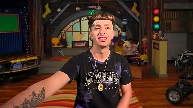 Snapshot of twentywithafelonyy chatting on September 2025 01:18:01 AM twentywithafelonyy online show from September 2025 01:18:01 AM