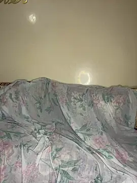 Layla-daloua online show from December 2024 01:32:02 AM