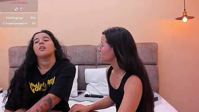 Dilan y Mia online show from December 2024 03:49:02 PM