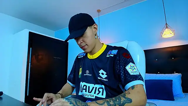 Lobo 17  online show from February 2025 03:50:01 AM