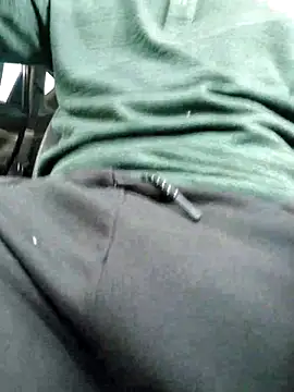 Snapshot of QcMisterv13 chatting on October 2025 07:37:02 PM QcMisterv13 online show from October 2025 07:37:02 PM