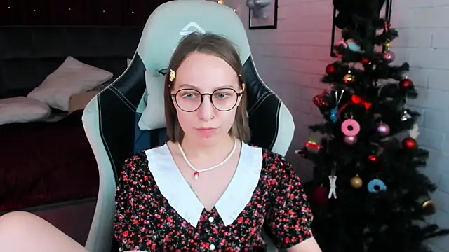 Snapshot of AphexQueen chatting on December 2024 07:17:02 PM AphexQueen online show from December 2024 07:17:02 PM