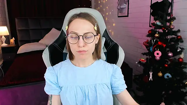 Snapshot of AphexQueen chatting on December 2024 01:10:02 PM AphexQueen online show from December 2024 01:10:02 PM