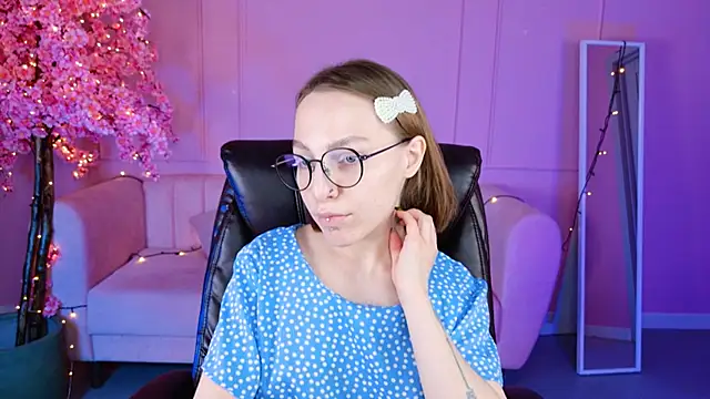 Snapshot of AphexQueen chatting on January 2025 01:22:02 PM AphexQueen online show from January 2025 01:22:02 PM