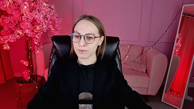 Snapshot of AphexQueen chatting on March 2025 04:19:02 PM AphexQueen online show from March 2025 04:19:02 PM