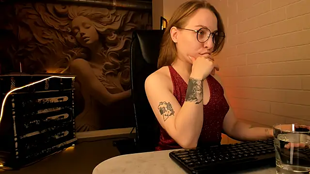 AphexQueen online show from November 2025 05:29:01 AM