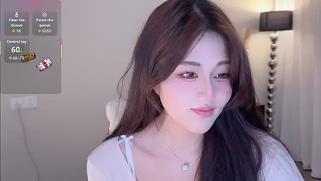 Snapshot of Strawberrybabyy1 chatting on October 2025 03:57:02 PM Strawberrybabyy1 online show from October 2025 03:57:02 PM