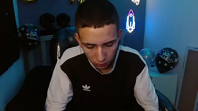 Snapshot of JackSwan18 chatting on January 2025 07:02:02 PM JackSwan18 online show from January 2025 07:02:02 PM