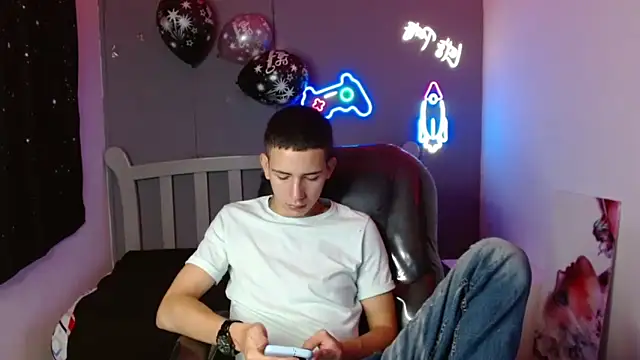 Snapshot of JackSwan18 chatting on January 2025 12:36:02 PM JackSwan18 online show from January 2025 12:36:02 PM