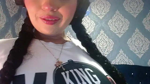 Snapshot of Sofiacowperx chatting on June 2026 09:32:02 PM Sofiacowperx online show from June 2026 09:32:02 PM