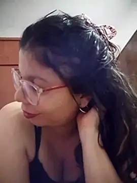Snapshot of Carliina_Soussa chatting on April 2026 12:16:02 AM Carliina Soussa online show from April 2026 12:16:02 AM