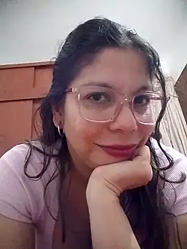 Snapshot of Carliina_Soussa chatting on May 2026 10:40:02 PM Carliina Soussa online show from May 2026 10:40:02 PM