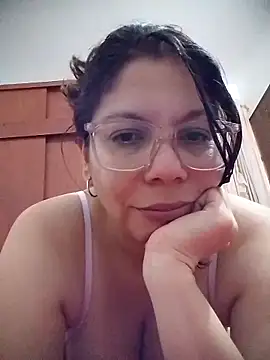 Snapshot of Carliina_Soussa chatting on May 2026 05:29:01 PM Carliina Soussa online show from May 2026 05:29:01 PM