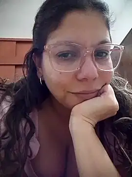 Snapshot of Carliina_Soussa chatting on May 2026 10:29:02 PM Carliina Soussa online show from May 2026 10:29:02 PM