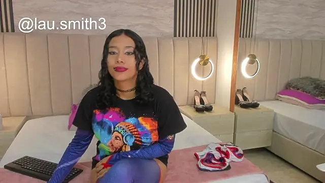 laura smith33 online show from October 2025 02:40:02 PM