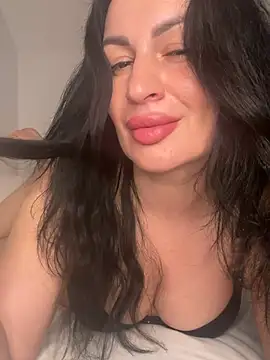 Helena7077 online show from April 2026 10:34:02 PM