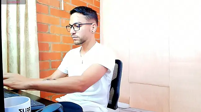 Leandro valenzuela online show from March 2025 02:40:01 PM