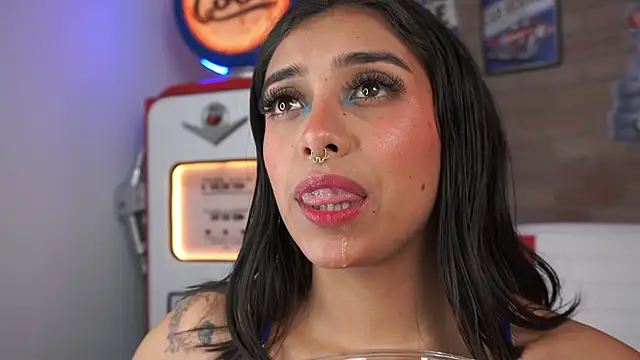 miss collins online show from April 2026 07:18:02 PM