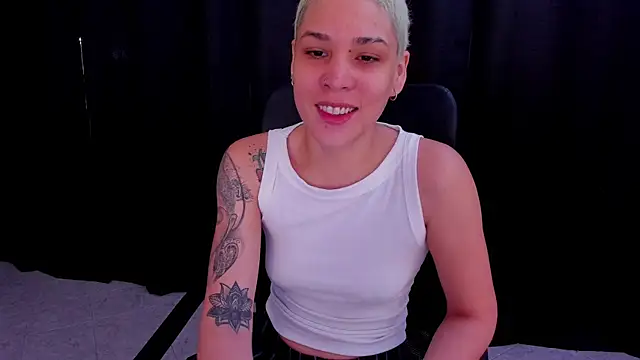 Snapshot of Charlee_pink chatting on September 2025 05:57:01 PM Charlee pink online show from September 2025 05:57:01 PM