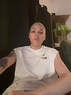 Snapshot of Charlee_pink chatting on May 2026 06:13:02 PM Charlee pink online show from May 2026 06:13:02 PM