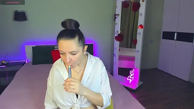 AngellLika online show from September 2025 06:00:01 PM