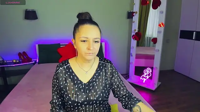 AngellLika online show from October 2025 12:13:02 PM