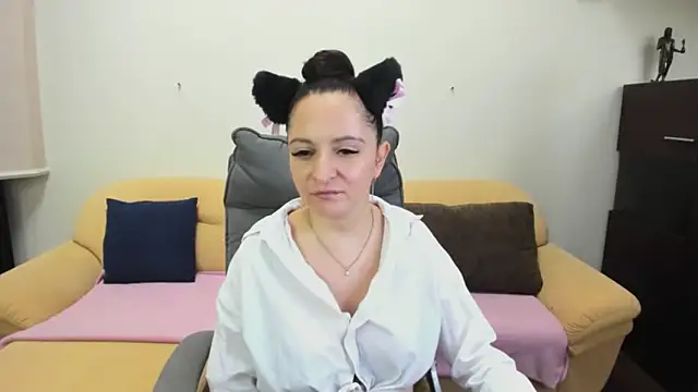 AngellLika online show from November 2025 10:15:02 AM