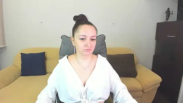 AngellLika online show from November 2025 01:44:02 PM